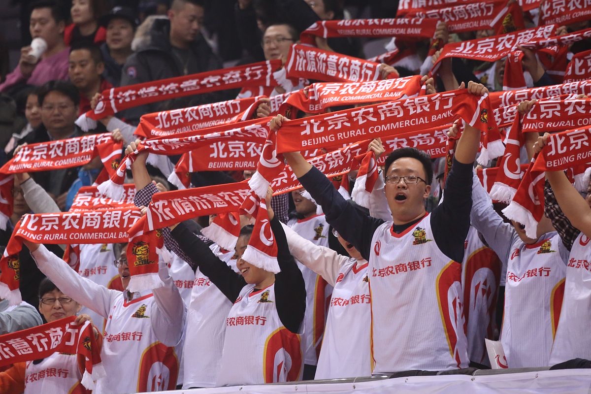 精彩比赛的回放令球迷们再次沉浸在激动的情绪中的简单介绍